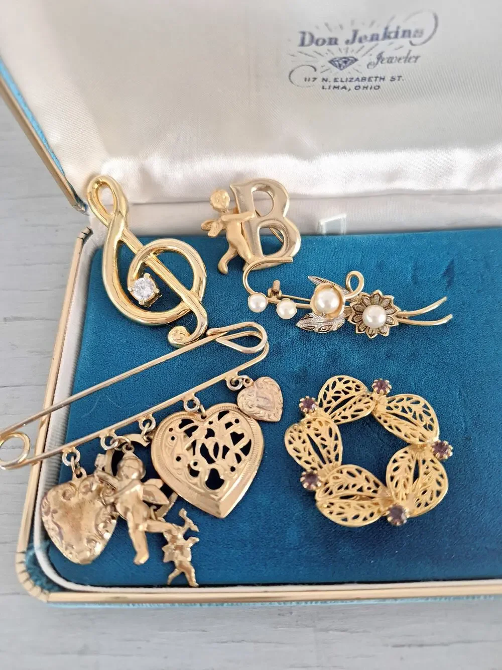 Vintage Gold-tone Brooch Lot